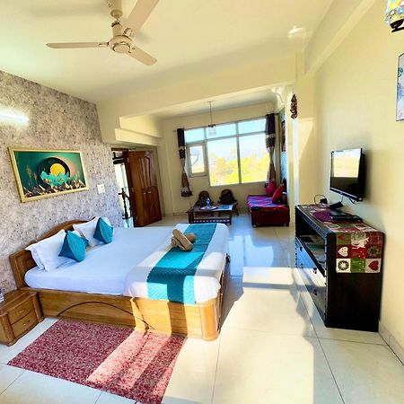 The Auriga 3Bhk Fully Entair Villa With Bonfire In Kasauli I Pvt Stay I Open Air Terrace I Kitchen Livingroom I Lawn Bonfire I Gaming Zone Exterior foto