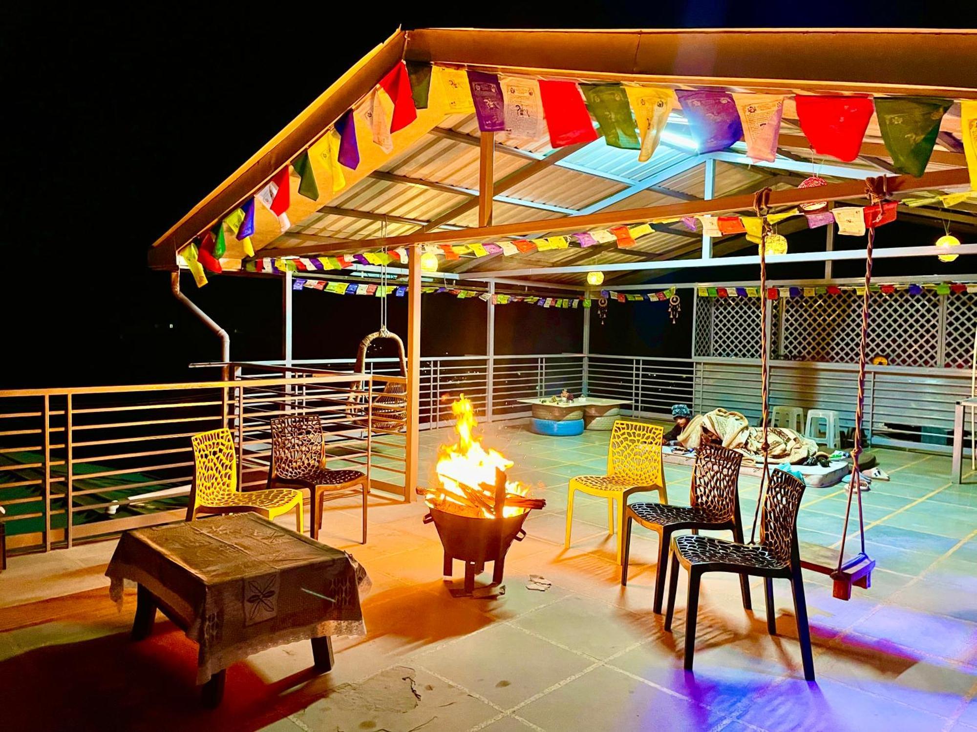 The Auriga 3Bhk Fully Entair Villa With Bonfire In Kasauli I Pvt Stay I Open Air Terrace I Kitchen Livingroom I Lawn Bonfire I Gaming Zone Exterior foto