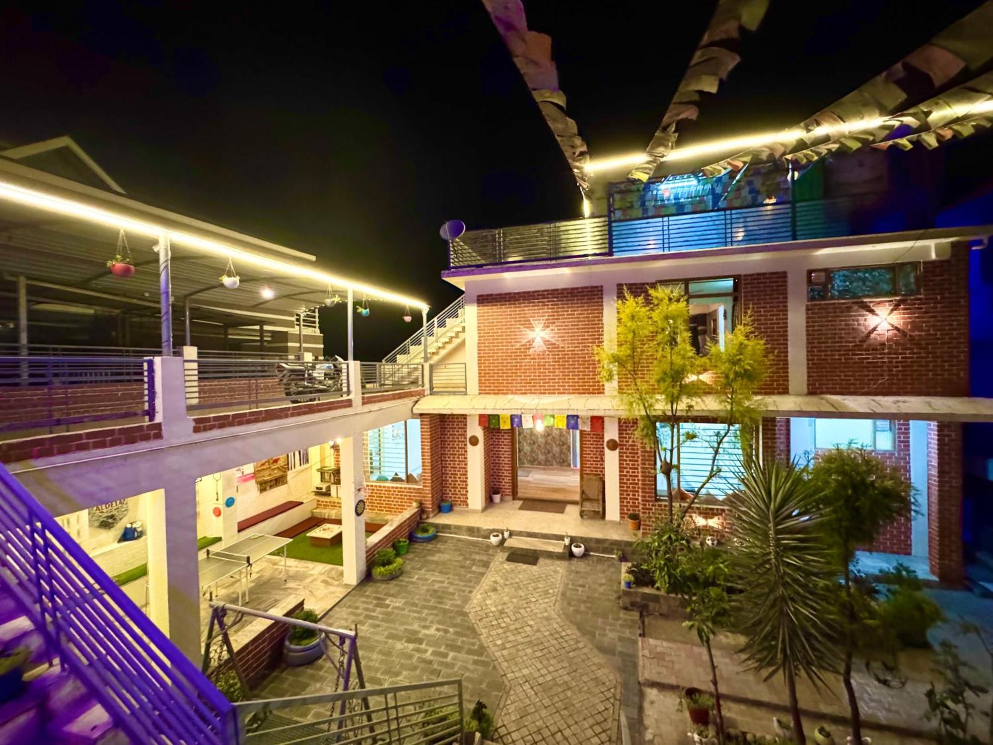 The Auriga 3Bhk Fully Entair Villa With Bonfire In Kasauli I Pvt Stay I Open Air Terrace I Kitchen Livingroom I Lawn Bonfire I Gaming Zone Exterior foto